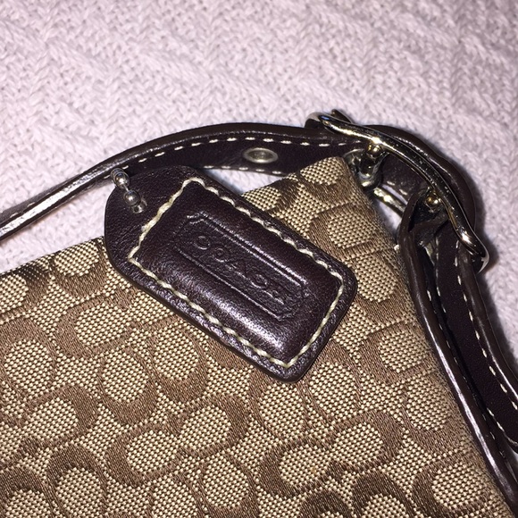 Coach (E3K-4771) Brown Cotten Blend Baguette - Picture 2 of 3